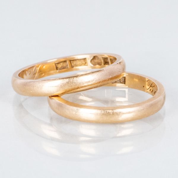 RINGAR, 2 st, 18k guld, vikt ca 5,9 g