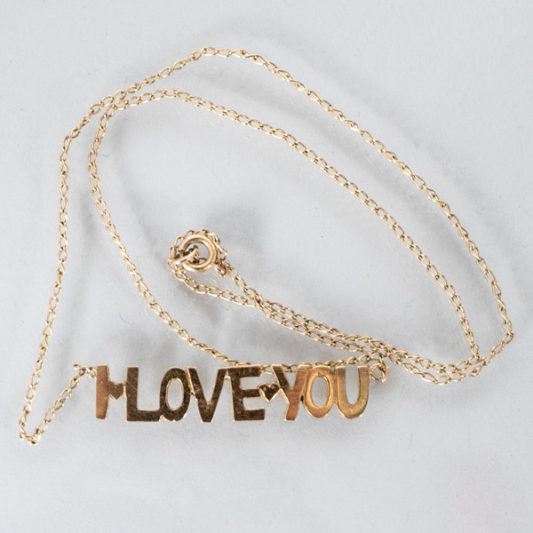 COLLIER, 18k guld, "I love you", vikt ca 2,3 g