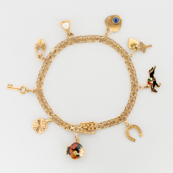 ARMBAND, 18k guld, med berlocker, tot vikt ca 11,7 g_1435a_8da0dd805748a11_lg.jpeg