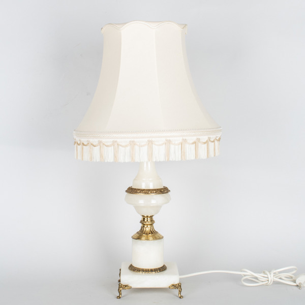 BORDSLAMPA, alabaster. 1900-talets andra hälft_15176a_lg.jpeg