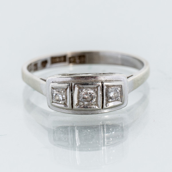 RING, 18k vitguld, briljantslipade diamanter tot ca 0.15 ct, tot vikt ca 3,9 g