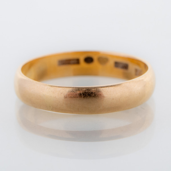 RING, 18k guld, vikt ca 4,9 g