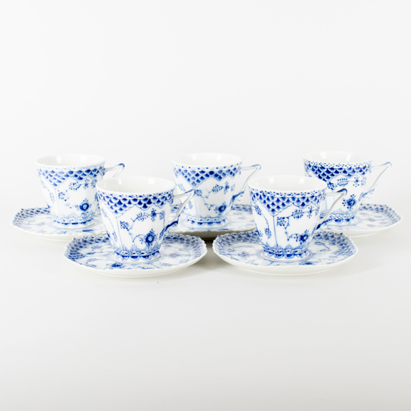 ROYAL COPENHAGEN, "Musselmalet", kaffekoppar med fat, 5 st