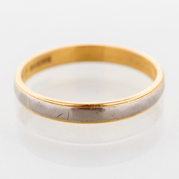 RING, 18k guld, vikt ca 3,4 g_2164a_8da1c601cc43f01_lg.jpeg