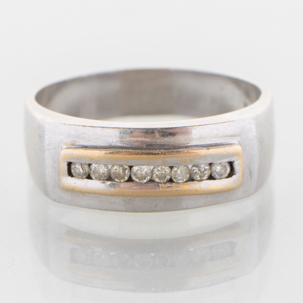 RING, 18k vitguld, med diamanter, vikt ca 6,9 g