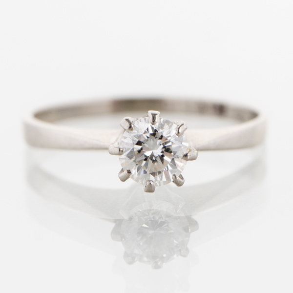 RING, 18k vitguld, med solitär briljantslipad diamant 0,41 ct,  kvalitet ca I/VS_2216a_8da1d42abc4b1bb_lg.jpeg