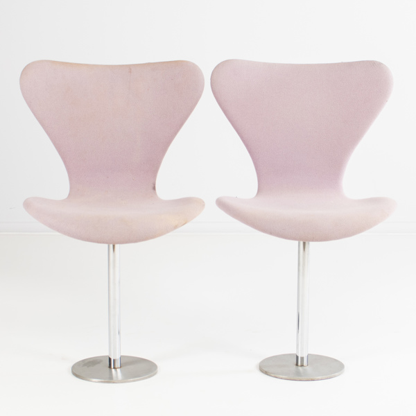 ARNE JACOBSEN, 1 par, stolar, "Sjuan", för Fritz Hansen, 1995_2418a_8da27599e8804f9_lg.jpeg