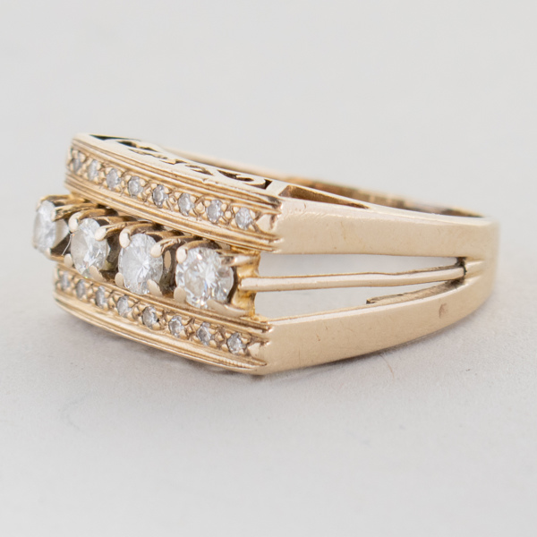 RING, 14k guld, med briljantslipade diamanter tot ca 0,40 ct, vikt ca 6,8 g_251a_8d9cadc662542d3_lg.jpeg