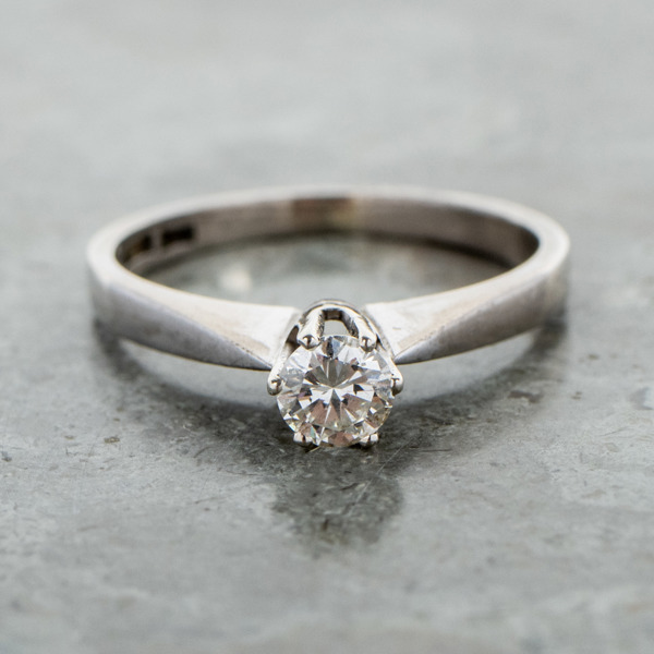 ENSTENSRING, 18k vitguld, briljantslipad diamant ca 0.25 ct