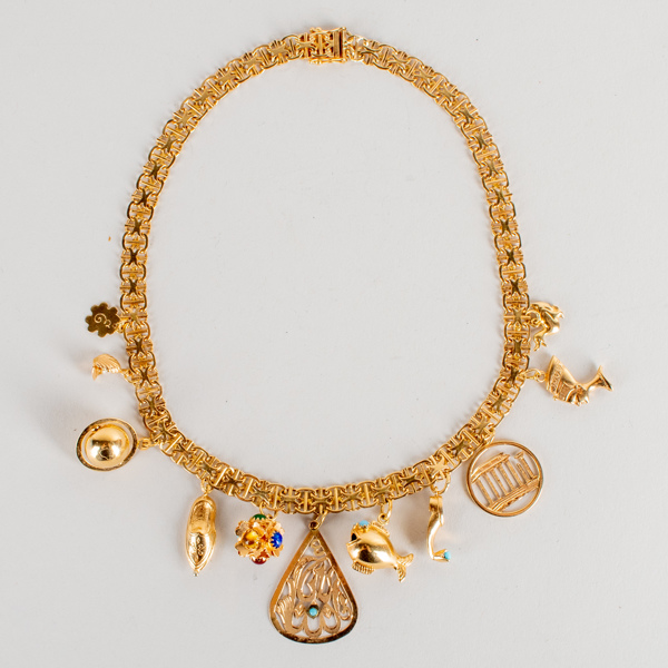 COLLIER, 18k guld, med berlocker, tot vikt ca 43 g_264a_8d9cb839ee8a26a_lg.jpeg