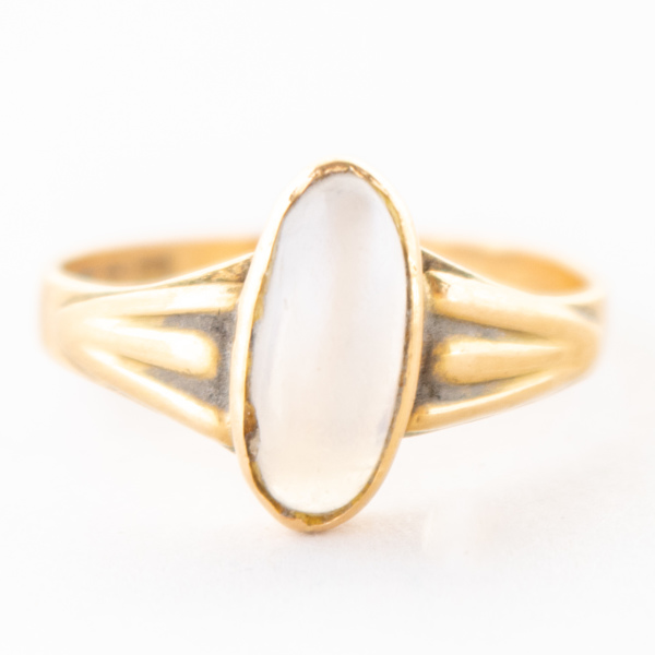 RING, 18k guld, med månsten, 1946, vikt ca 3,2 g