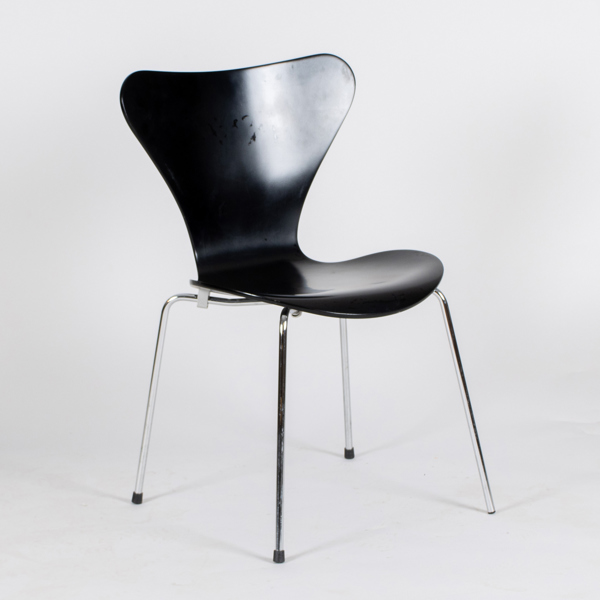 ARNE JACOBSEN, stol, "Sjuan", för Fritz Hansen, år 1999