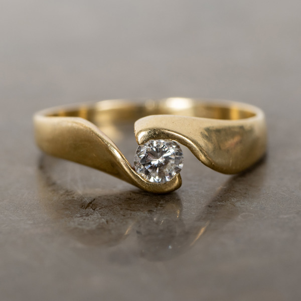 RING, 14k guld, med briljantslipad diamant ca 0.16 ct, tot vikt ca 2 g