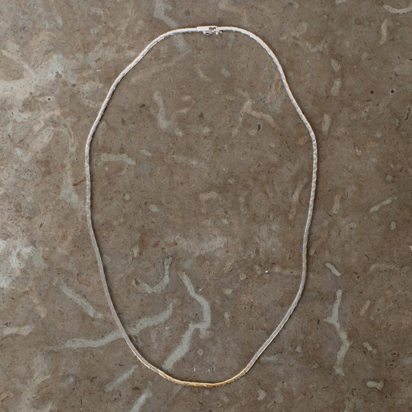 COLLIER, 18k vitguld, vikt ca 10 g