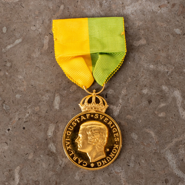FÖRTJÄNSTMEDALJ, 18k guld, Av Kungliga Patriotiska Sällskapet, vikt ca 24 g_33915a_8dc6a7f68fff70a_lg.jpeg