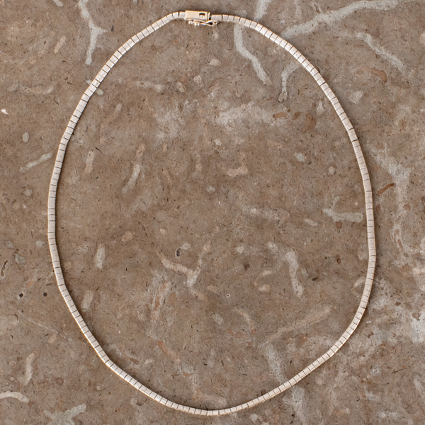 COLLIER, 18k vitguld, vikt ca 17,5 g_34316a_8dc70d9a682e494_lg.jpeg