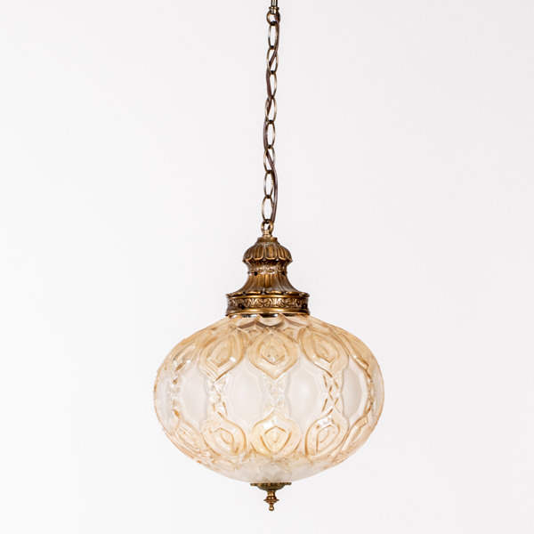 TAKLAMPA, mässing och glas, 1900-talets andra hälft _34609a_8dc759377537d17_lg.jpeg