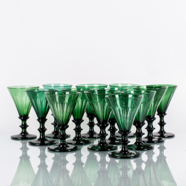 VITVINSGLAS, 12 st, grönt glas, omkring år 1900