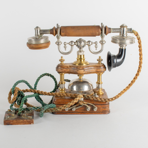 LM ERICSSON, bordstelefon, modell BC 2000, från år 1911_383a_8d9cdf154c39297_lg.jpeg