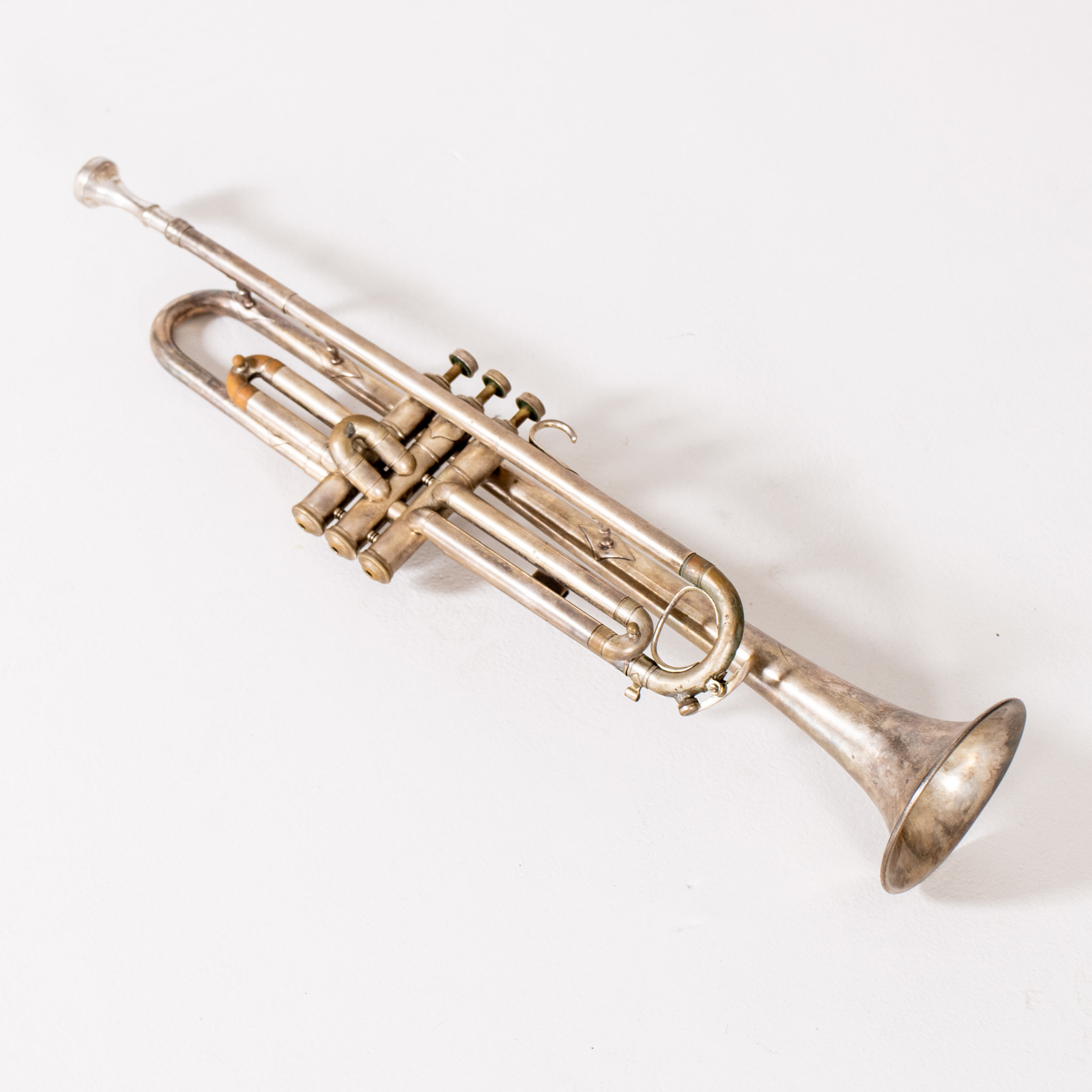 TRUMPET, Nivello, 1900-tal | Auktion