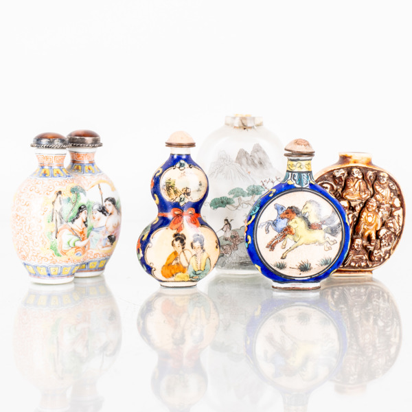 SNUSFLASKOR, 5 st, bla glas och porslin, orientaliska, 1800-/1900-tal