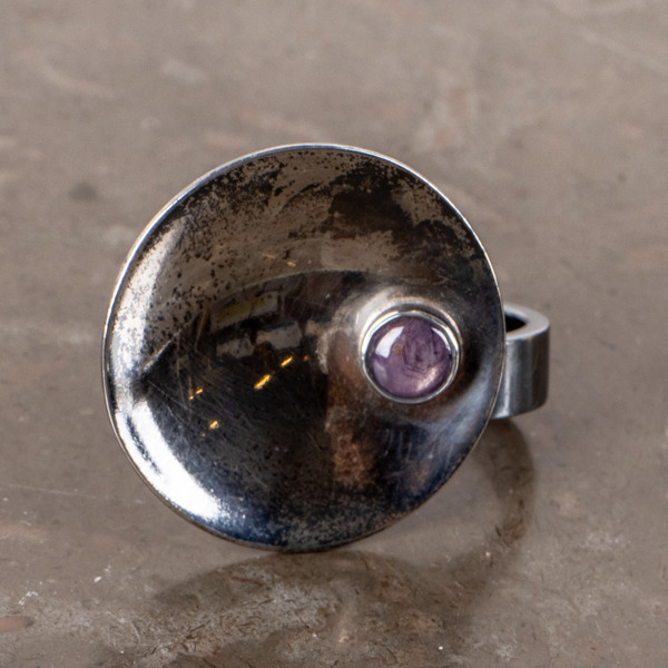 JOHANSSON & SCHÖTTLE, ring, sterlingsilver, med lila sten, Norrköping 2011