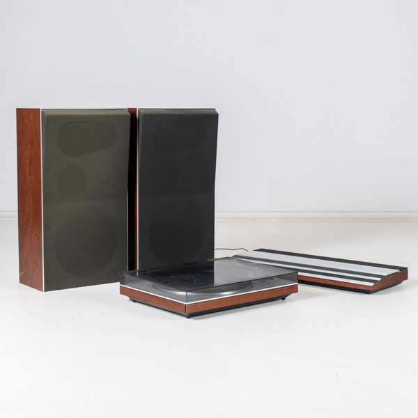 BANG & OLUFSEN, skivspelare Beogram 1900, Beomaster 1900 samt 1 par högtalare Beovox S60, 1970-tal