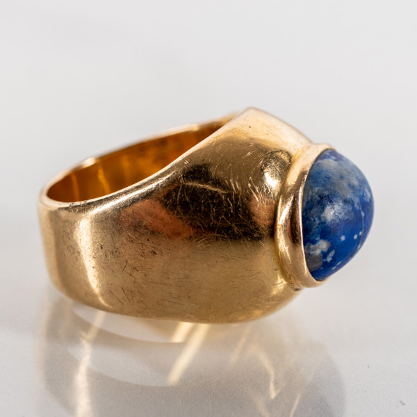 RING, 18k guld, Stockholm 1953, med lapis lazuli, vikt ca 11 g