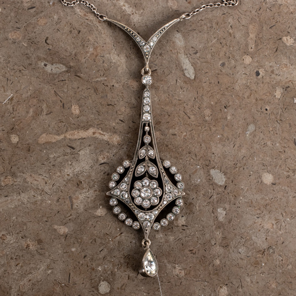 COLLIER, silver, med markasiter, 1900-talets första hälft 