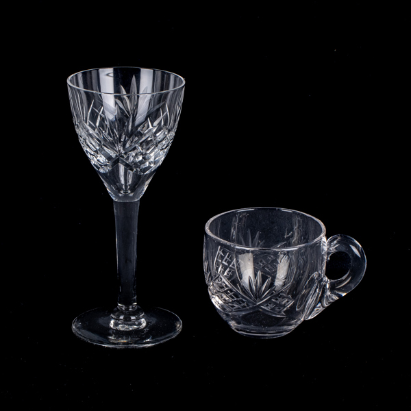 STARKVINSGLAS OCH PUNSCHGLAS, 13 st, glas, 1900-talets första hälft 