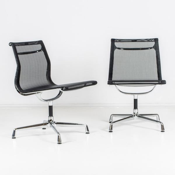 RAY & CHARLES EAMES, 1 par stolar 'EA 105', Vitra, 2000-tal