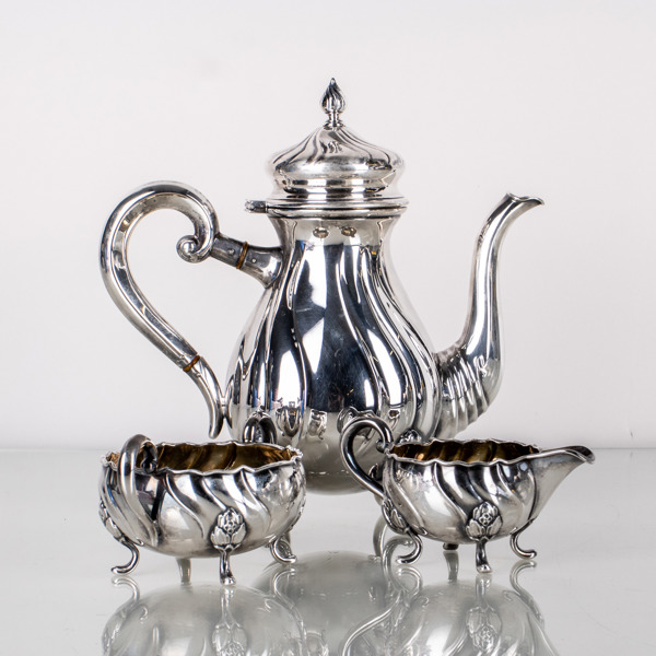 KAFFESERVIS, 3 del, silver, rokokostil, 1900-tal, tot vikt ca 469 g