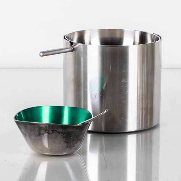 ASKKOPP SAMT SALTKAR, rostfritt stål, bla "Cylinda", Arne Jacobsen, Stelton samt Frigast, 1900-talets andra hälft