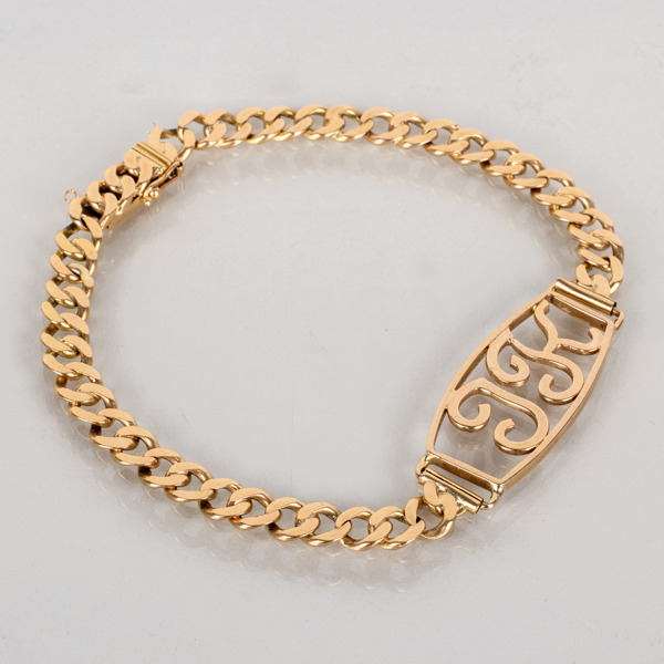 ARMBAND, 18k guld, med genombruten bricka med mongram IK, tot vikt ca 13,4 g