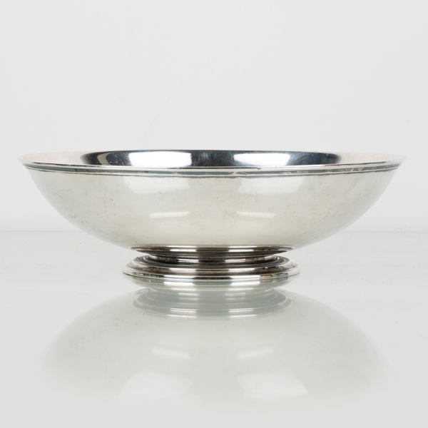 SKÅL PÅ FOT, silver, CG Hallberg, 1935, vikt ca 500 g