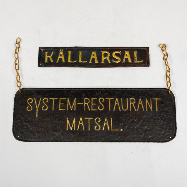 SKYLTAR, 2 st, metall, 1900-talets första hälft