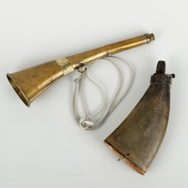 JAKTHORN OCH KRUTHORN, mässing och horn, 1800-/1900-tal