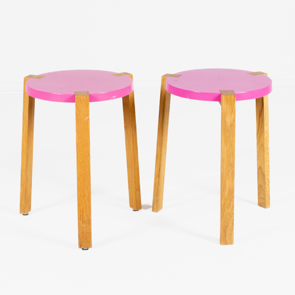 SARA LARSSON, 2 st "Happy/Stool", pallar, A2 Design Studio