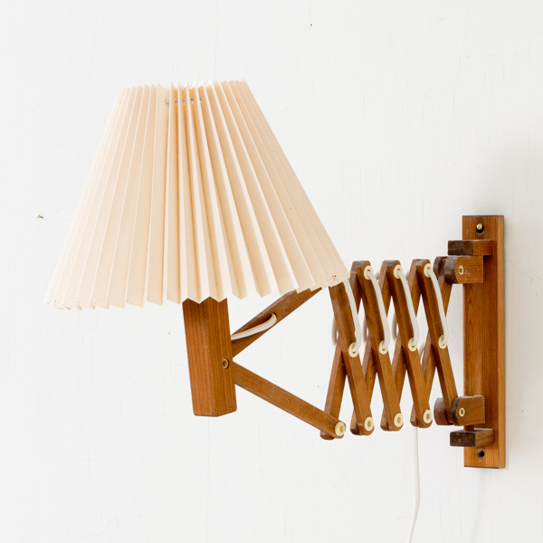 VÄGGLAMPA, teak, 1900-talets mitt