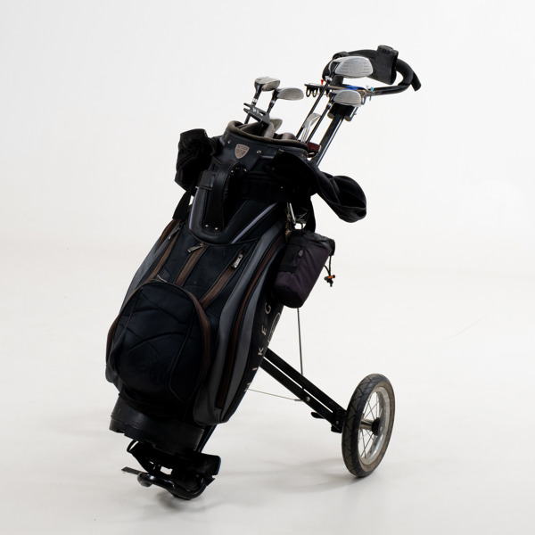 GOLFBAG MED VAGN, med olika klubbor, 2000-tal