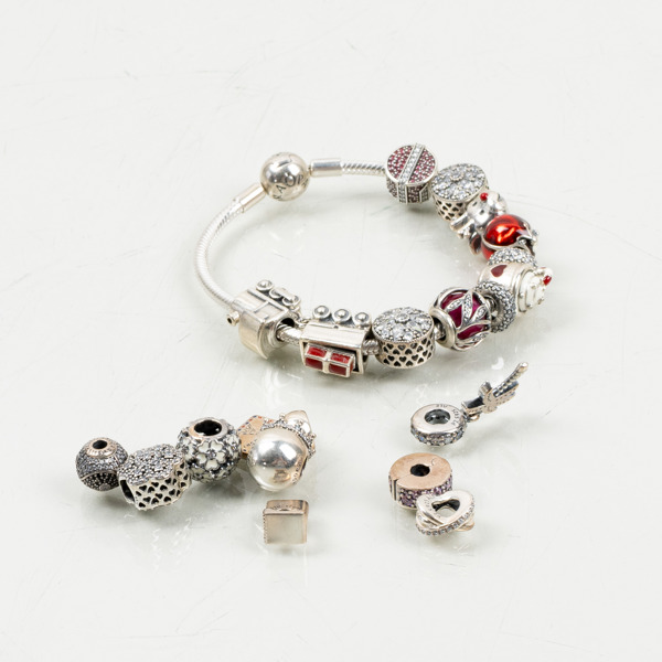 ARMBAND, silver, Pandora, med ca 20 berlocker