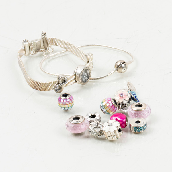 ARMBAND 2 st, Pandora, bla silver, med ca 11 berlocker