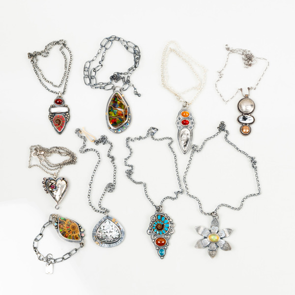 COLLIER, 9 del, sterlingsilver, med olika ädelstenar, 1900-/2000-tal, tot vikt ca 300 g