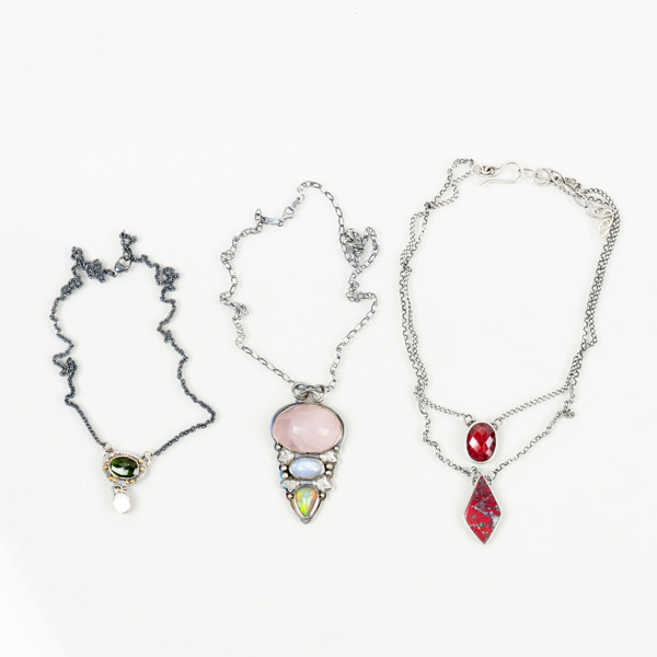 COLLIER, 3 st, sterlingsilver, med ädelstenar, 1900-/2000-tal, tot vikt ca 85 g