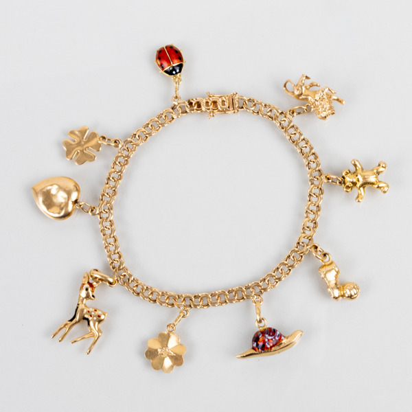ARMBAND, 18k guld, med 9 berlocker, tot vikt ca 18 g