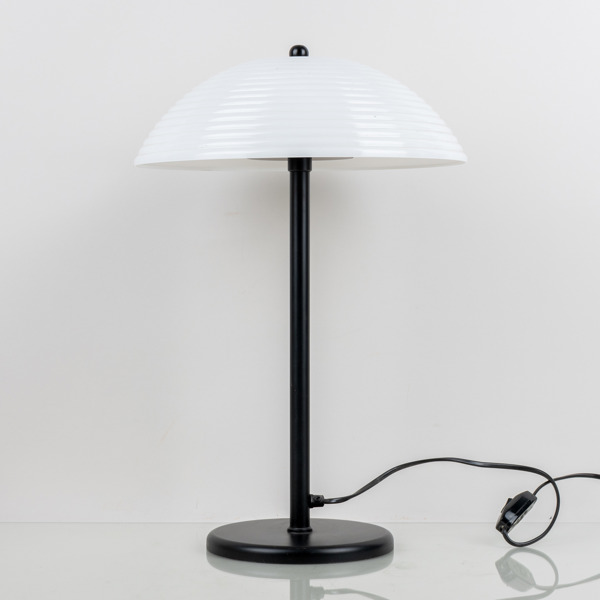 BORDSLAMPA, metall och plast, 2000-tal