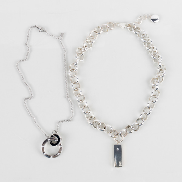COLLIER, 2 st, vitmetall, SNÖ, 2000-tal