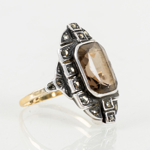 RING, 18k guld och sterlingsilver, med markasiter och brun sten, 1900-talets första hälft