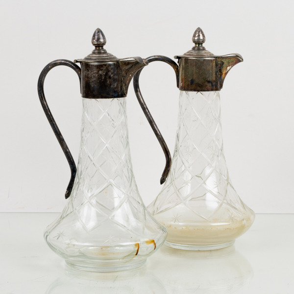 VINKANNOR, 2 st, glas och metall, 1900-talets första hälft