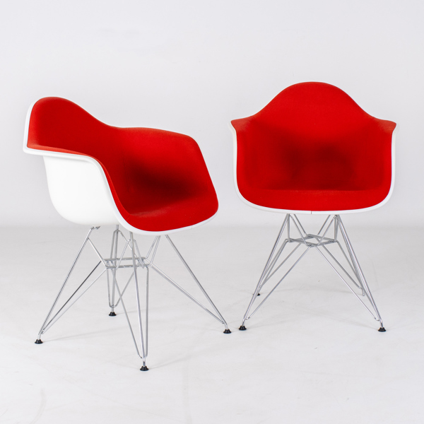 CHARLES & RAY EAMES, 2 st, karmstolar, "Eames plastic chair - DAW", för Vitra, år 2013